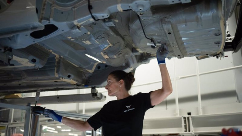 ep archivo una empleada trabaja en la cadena produccion del nuevo modelo de cupra fomentor y cupra ep archivo una empleada trabaja en la cadena produccion del nuevo modelo de cupra fomentor y cupra