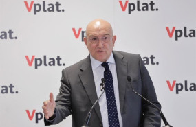 ep carnero durante su visita al vplat de vodafone