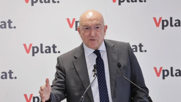 ep carnero durante su visita al vplat de vodafone