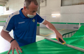 ep el betis y su fundacion ayudan a fabricar batas de proteccion contra el coronavirus