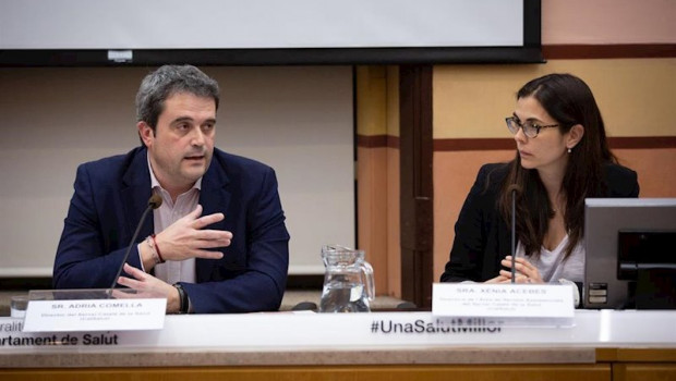 ep el director del servicio catalan de la salud de la generalitat adri comella y la directora del