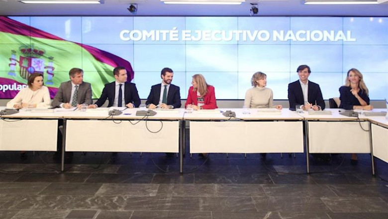 El presidente del PP, Pablo Casado, con la cúpula del PP en la reunión del Comité Ejecutivo Nacional: Cuca Gamarra, Antonio González Terol. Ana Beltrán, Pablo Montesinos y Cayetana Álvarez de Toledo. En Madrid (España) a 12 de noviembre de 2019. | Eduardo Parra - Europa Press - Archivo ep el presidente del pp pablo casado con la cupula del pp en la reunion del comite ejecutivo