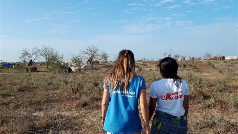 Empleados de la Caixa colaborando en proyectos de cooperación internacional. | LA CAIXA ep empleados de la caixa colaborando en proyectos de cooperacion internacional