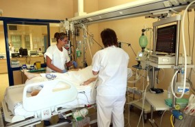 ep enfermerasun pacienteuna habitacionhospital