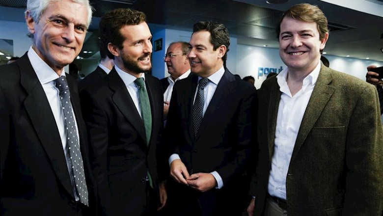 (I-D) El secretario cuarto del Congreso, Adolfo Suárez Illana; el presidente del Partido Popular, Pablo Casado; el presidente de la Junta de Andalucía, Juanma Moreno; y el presidente de la Junta de Castilla y León, Alfonso Fernández Mañueco, momentos ant | Partido Popular ep i-d el secretario cuarto del congreso adolfo suarez illana el presidente del partido popular