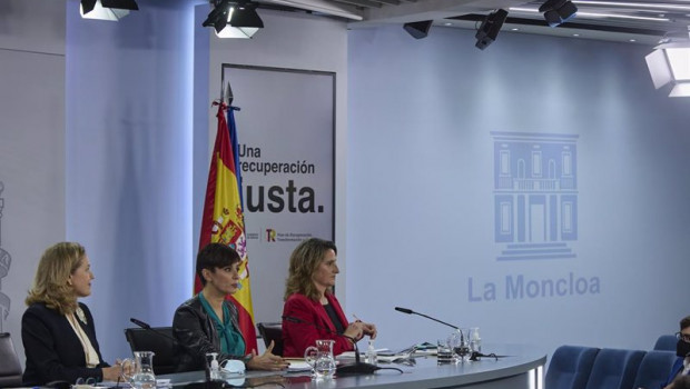 ep i d la ministra de asuntos economicos nadia calvino la ministra portavoz isabel rodriguez y la