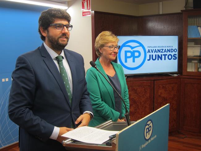 López Miras y Maruja Pelegrín, en la rueda de prensa | EUROPA PRESS ep lopez mirasmaruja pelegrin enruedaprensa