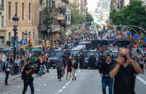 ep manifestantes en el entorno de la plaza urquinaona en la sexta jornada de protestas en barcelona