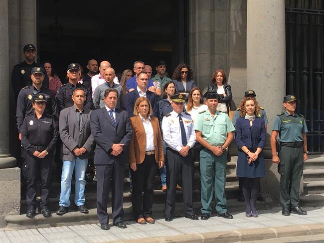 Minuto de silencio en la Delegación del Gobierno en Canarias | EUROPA PRESS ep minutosilenciola delegaciongobiernocanarias