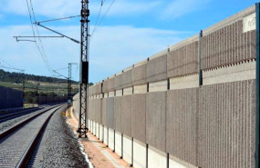 ep pantalla de proteccion acustica en una linea de ferrocarril