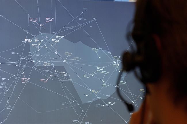 Pantalla de centro de control de tráfico aéreo | INDRA ep pantallacentrocontroltrafico aereo