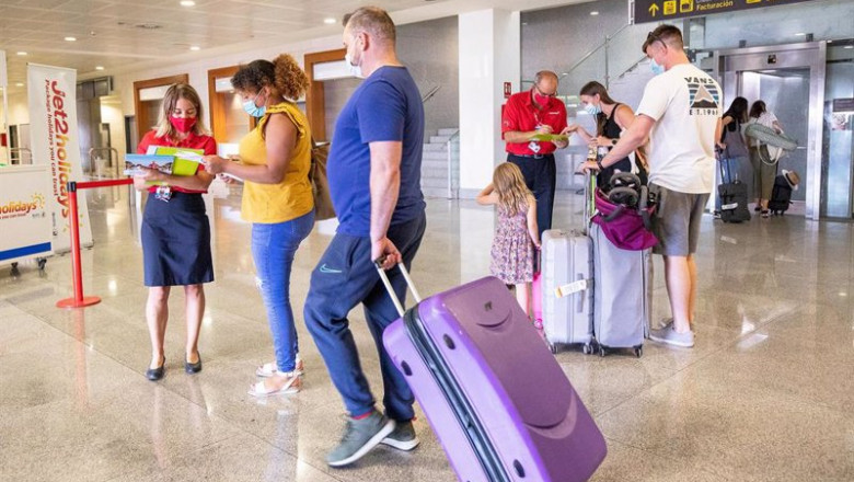 Adrià Riudavets - Europa Press ep pasajeros britanicos en un aeropuerto