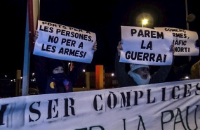 ep protesta pacifista en el puerto de sagunto por la llegada del barco que podria ir cargado con
