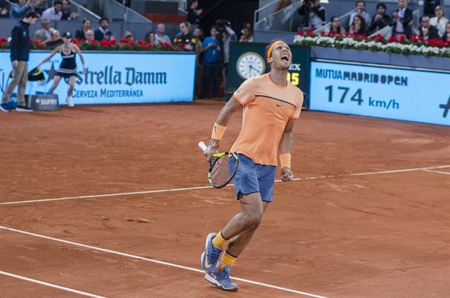Rafael Nadal celebrando la victoria en el Mutua Madrid Open 2016 | EUROPA PRESS - Archivo ep rafael nadal celebrandovictoriamutua madrid open 2016