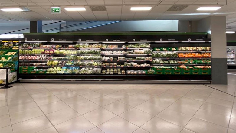 ep seccion de frutas y verduras en un supermercado