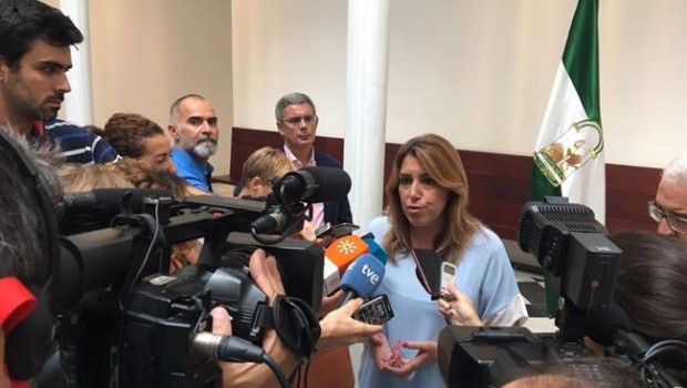 ep susana diaz atiendelos periodistas