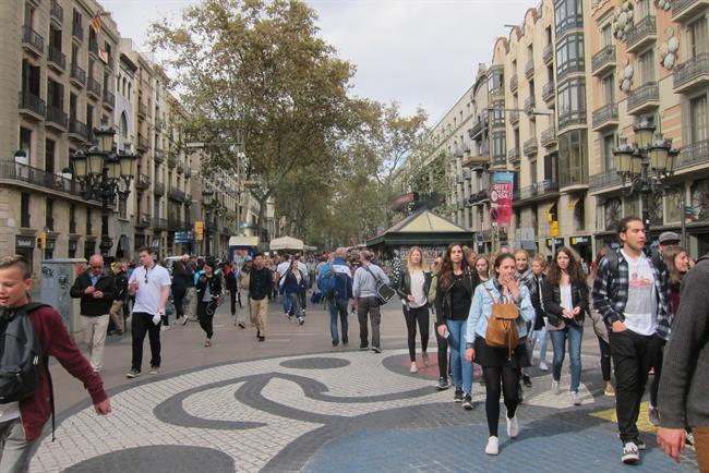 Turistas en la Rambla de Barcelona | EUROPA PRESS ep turistasla ramblabarcelona