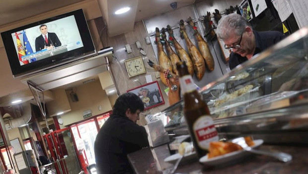 ep un bar tipico espanol un dia antes del cierre de toda la hosteleria en madrid como medida para