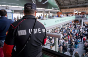 ep un militar de la ume en la estacion de atocha almudena grandes a 29 de abril de 2025 en madrid