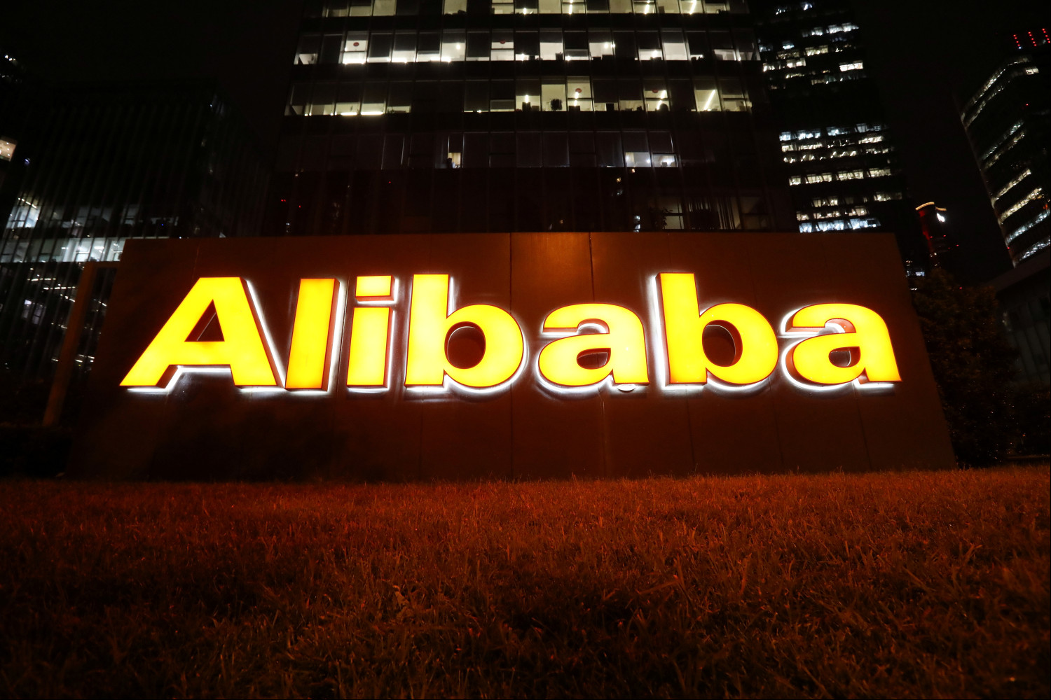 le logo du groupe alibaba vu dans son immeuble de bureaux a pekin 