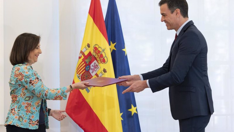 ep archivo el presidente del gobierno pedro sanchez junto a la ministra de defensa margarita ep archivo el presidente del gobierno pedro sanchez junto a la ministra de defensa margarita