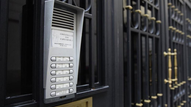 ep archivo   telefonillo de un bloque de vivienda