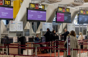 ep archivo   un mostrador de facturacion de iberia en el aeropuerto adolfo suarez madrid barajas a 2