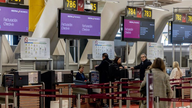 ep archivo un mostrador de facturacion de iberia en el aeropuerto adolfo suarez madrid barajas a 2 ep archivo un mostrador de facturacion de iberia en el aeropuerto adolfo suarez madrid barajas a 2