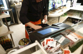 ep caja cobrar cobro cobrando trabajador trabajando camarero bar autonomo consumo cafeteria precios ep caja cobrar cobro cobrando trabajador trabajando camarero bar autonomo consumo cafeteria precios