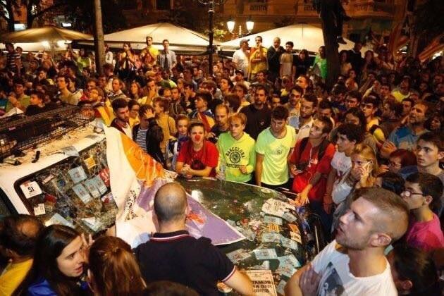 Coche patrulla de la Guardia Civil destrozado en Manresa | AUGC ep coche patrullala guardia civil destrozadomanresa