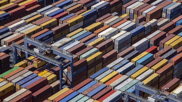 ep contenedores en el puerto de barcelona
