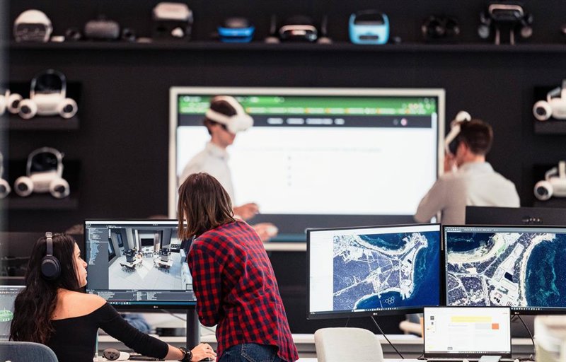 El BEI y Acciona firman un préstamo de 120 millones para innovación tecnológica y digitalización