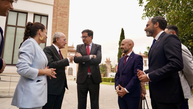 ep el ministro para la transformacion digital y de la funcion publica oscar lopez c junto al alcalde