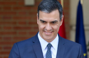 ep el presidente del gobierno en funciones pedro sanchez sale a recibir en el palacio de la moncloa