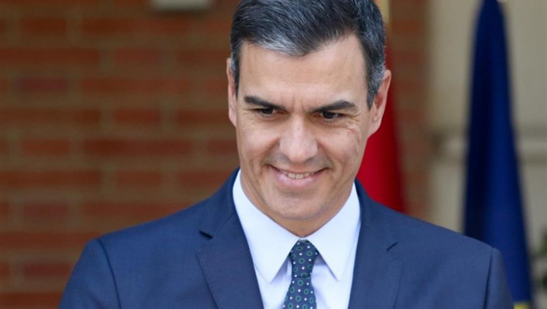 ep el presidente del gobierno en funciones pedro sanchez sale a recibir en el palacio de la moncloa