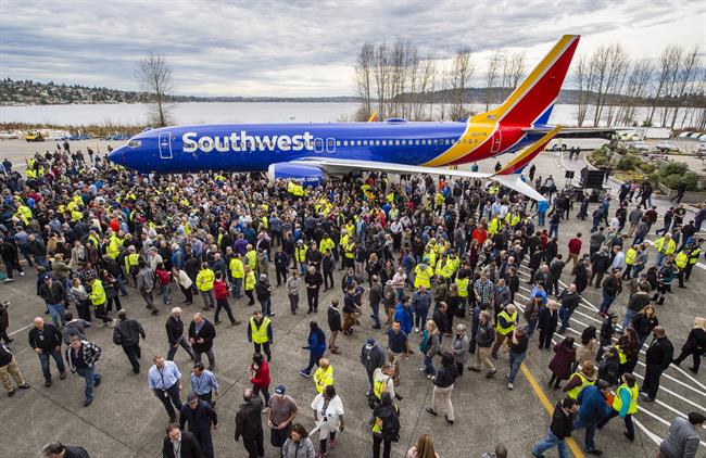 Empleados de Boeing celebran la finalización del diezmilésimo 737 de Boeing | BOEING / MARIAN LOCKHART ep empleadosboeing celebranfinalizaciondiezmilesimo 737boeing