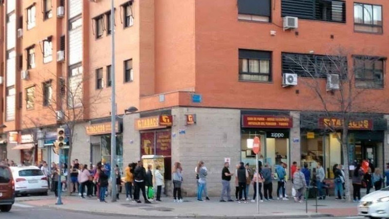 ep estanco gente haciendo cola en un estanco como consecuencia del estado de alarma provocado por el