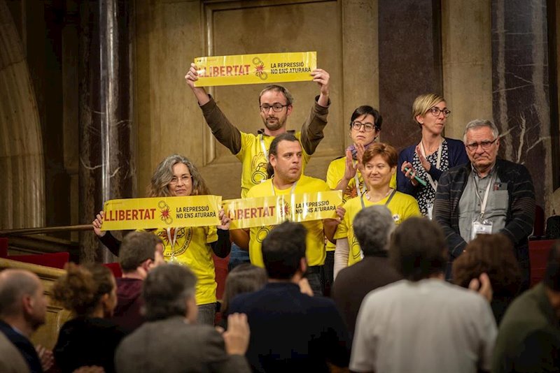 ep familiares de presos en el pleno del parlament ep familiares de presos en el pleno del parlament