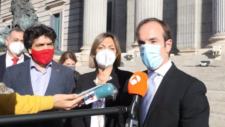 (I-D) ) El portavoz adjunto del Grupo Popular en el Congreso, Mario Garcés; la secretaria de Agricultura del PP, Milagros Marcos; y el director general de la Federación Española de Industrias de Alimentación y Bebidas (FIAB), Mauricio García de Quevedo | EUROPA PRESS/M.FERNÁNDEZ. POOL - Europa Press ep i-d el portavoz adjunto del grupo popular en el congreso mario garces la secretaria de