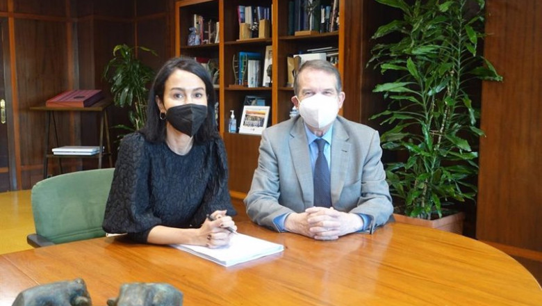 La secretaria de Estado de Transporte, Isabel Pardo de Vera, y el alcalde de Vigo, Abel Caballero. | CONCELLO DE VIGO ep la secretaria de estado de transporte isabel pardo de vera y el alcalde de vigo abel caballero