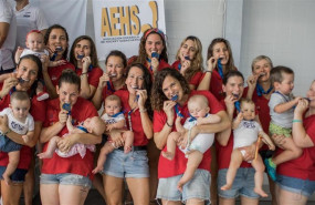 ep las deportistasla seleccion femenina espanolahockey subacuaticola medallaplataconbebescampeonato europeocastellon