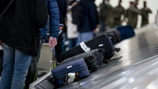 ep maletas del vuelo de los espanoles repatriados a su llegada al aeropuerto adolfo suarez madrid