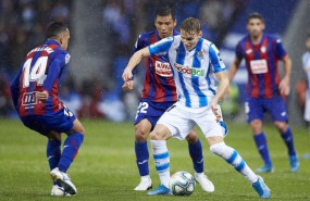 ep martin odegaard de la real sociedad en un partido contra la sd eibar