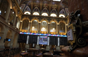 ep paneles en el interior del palacio de la bolsa en madrid espana