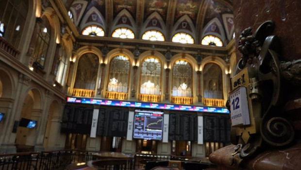 ep paneles en el interior del palacio de la bolsa en madrid espana