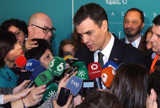 Pedro Sánchez atiende a los medios en los actos del Día de Andalucía | EUROPA PRESS ep pedro sanchez atiendelos medioslos actosdiaandalucia
