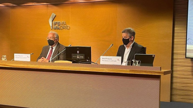 ep pere navarro y raul palacios en el salon del vehiculo de ocasion de madrid