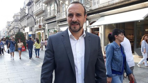 ep precandidato popular elio cabanesdeencuentroafiliadosvigo