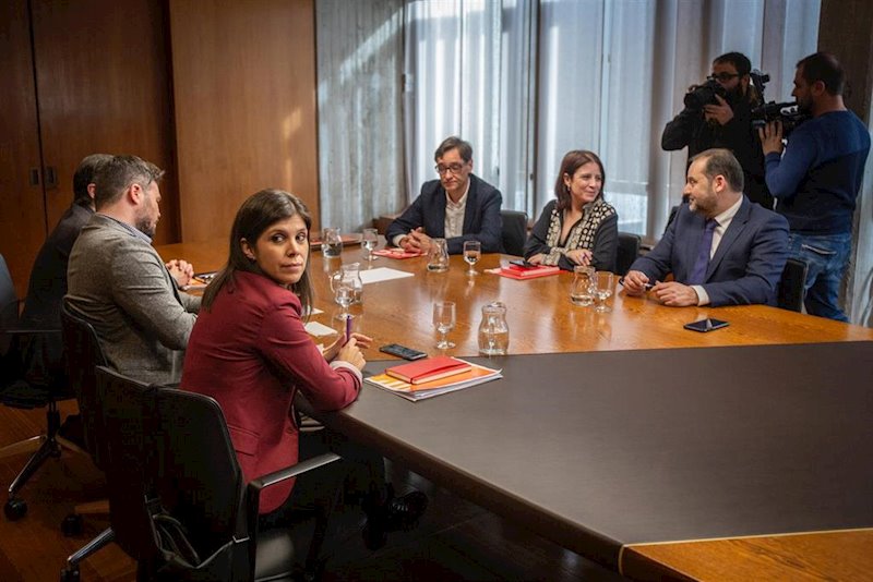 https://img4.s3wfg.com/web/img/images_uploaded/5/f/ep_reunion_entre_delegaciones_del_psoe_y_de_erc_para_la_investidura_de_pedro_sanchez.jpg