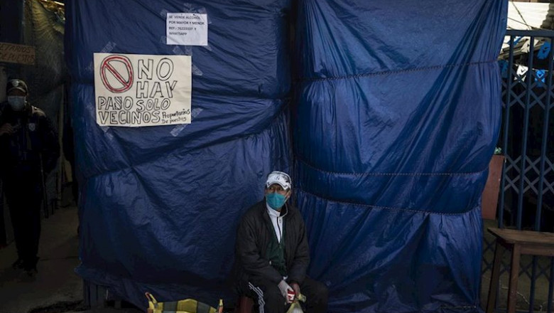 ep un vendedor ambulante ante la entrada de un mercadillo cerrado por el coronavirus ep un vendedor ambulante ante la entrada de un mercadillo cerrado por el coronavirus